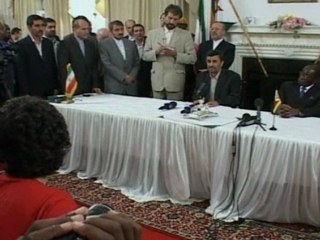 Iran's President meets with Mugabe in Zimbabwe
