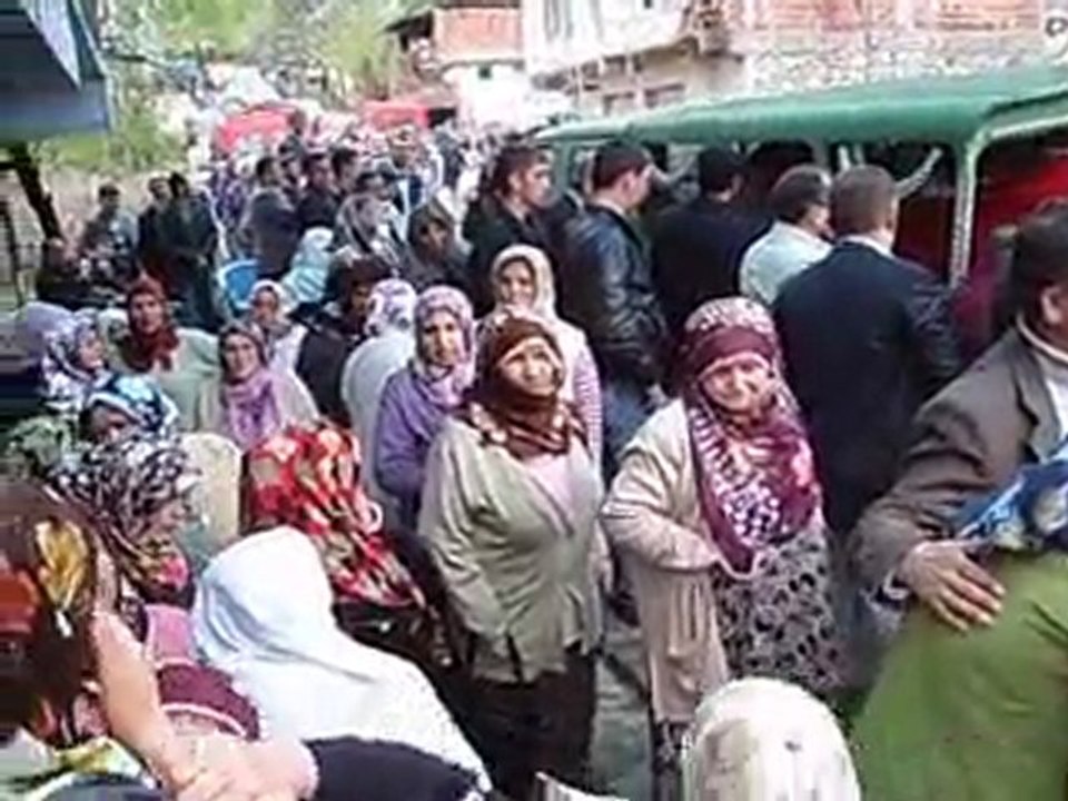 BÜNYAMİN ATEŞLİ KUMRU'DA TOPRAĞA VERİLDİ
