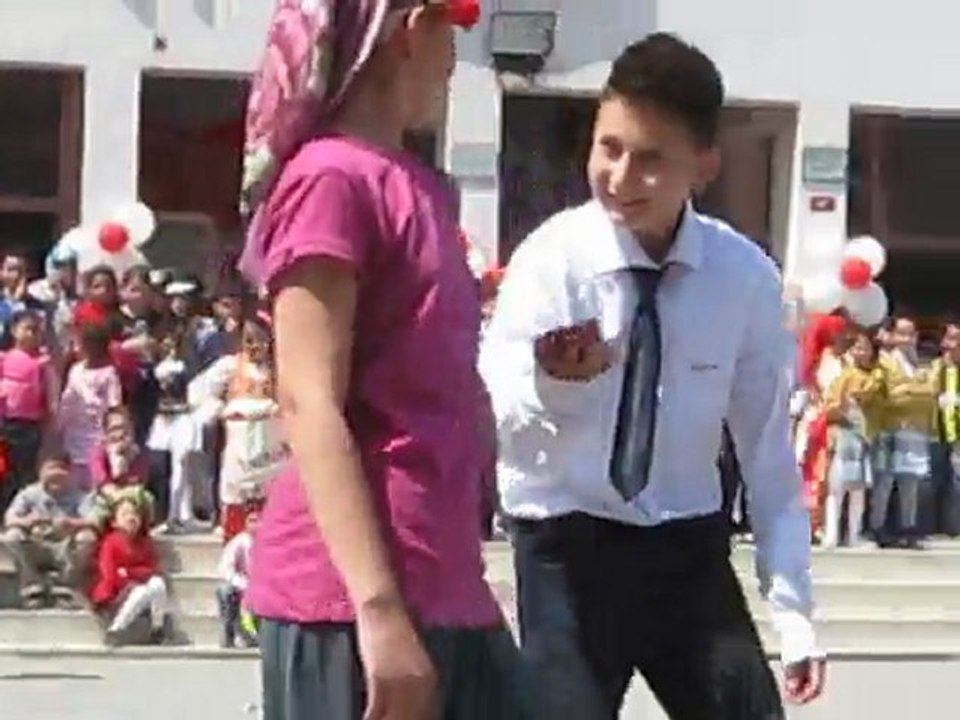 23 Nisan 2010 / 6-A sınıfı dans gösterisi