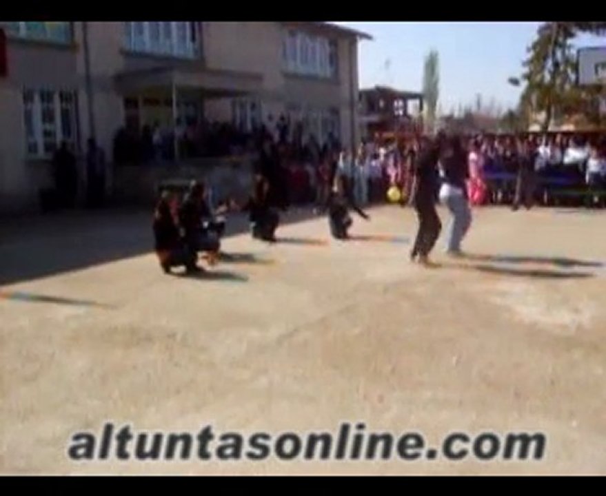 Altuntaş İlköğretim Okulu 23 Nisan 2010 Kolbastı Show
