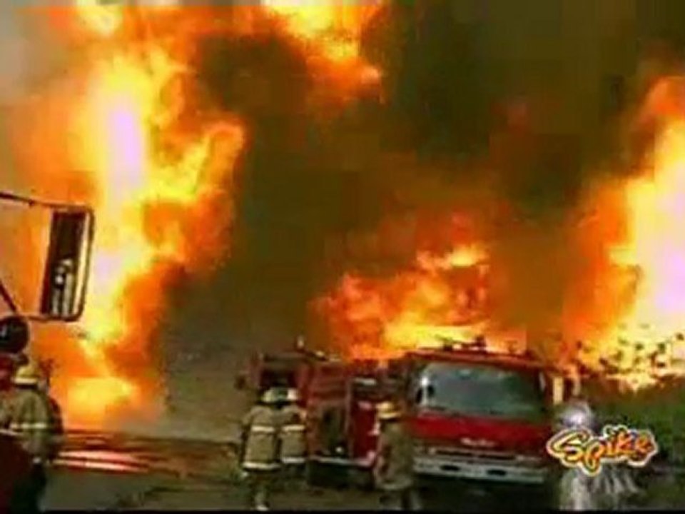 tanker_explodes