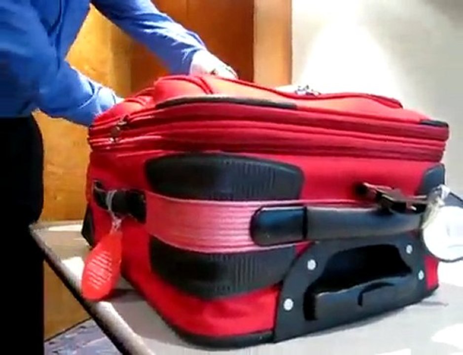 Ouvrir une valise avec un stylo