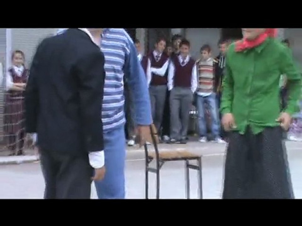 Direkli İlköğretim Okulu Komedi Dans Üçlüsü