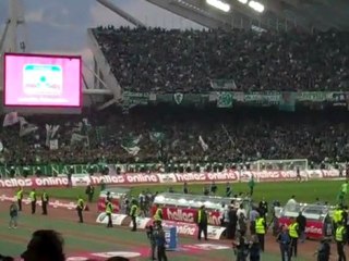 Οι οπαδοί του ΠΑΟ τραγουδούν στο ΟΑΚΑ