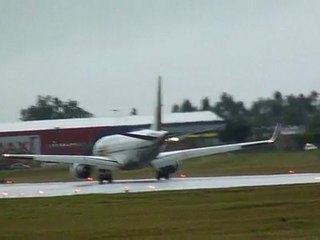 FAB 2590 pousando em Ponta Porã