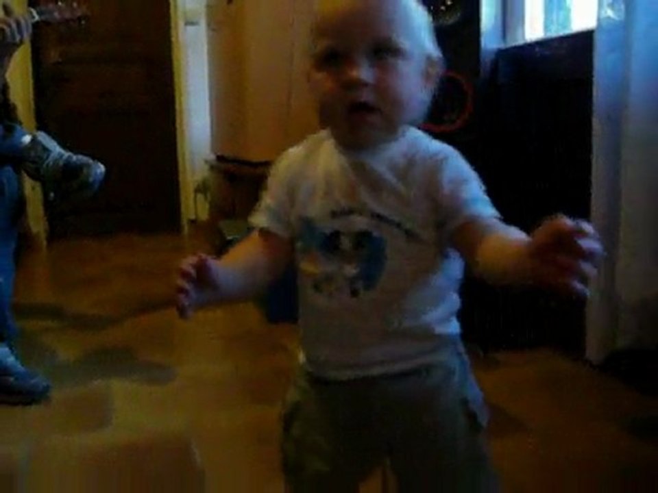 Mathis qui marche depuis aujourd'hui