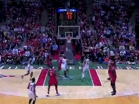 Brandon Jennings has 13 points and five assist in the Bucks