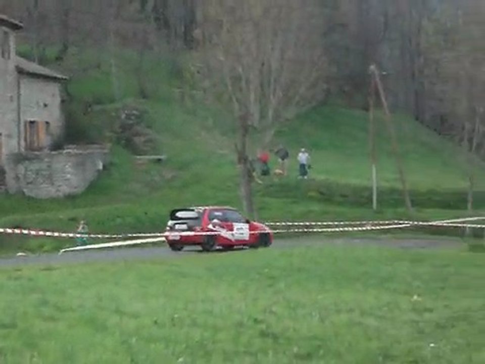 rallye d'annonay 2010 sortie de route du père desbordes