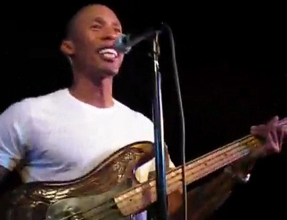 Raphael Saadiq - Let's Get Down  (live 2008)