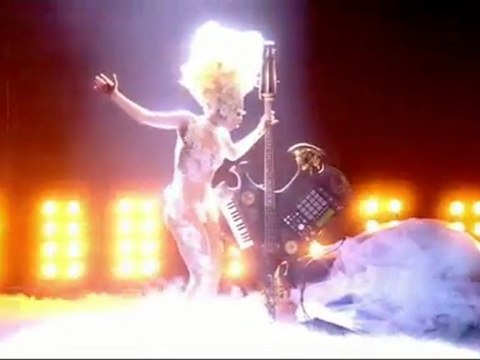 Lady Gaga - Telephone dance in the dark Live (brit awards)