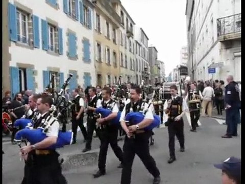 Le printemps des sonneurs 2010 - Départ du défilé