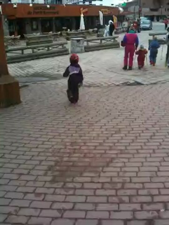 Fabienne marche ... en chaussures de ski