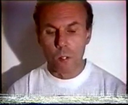 Gilbert DESCOSSY sculpteur de chewing-gum. Performance 1994