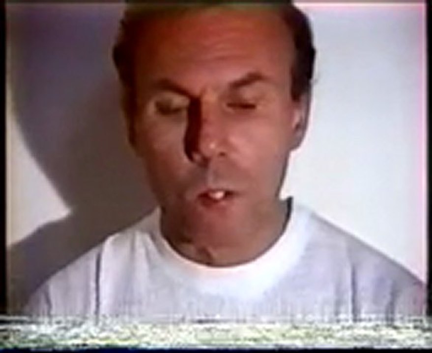 Gilbert DESCOSSY sculpteur de chewing-gum. Performance 1994