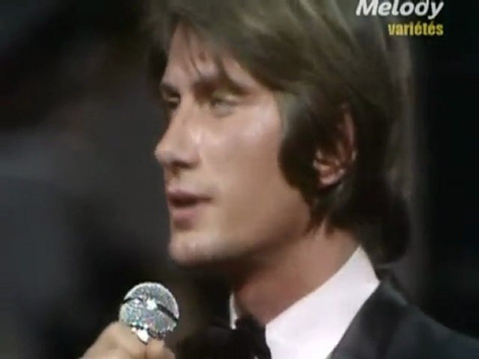 " il est 5 heures Paris s'éveille " par Jacques Dutronc.