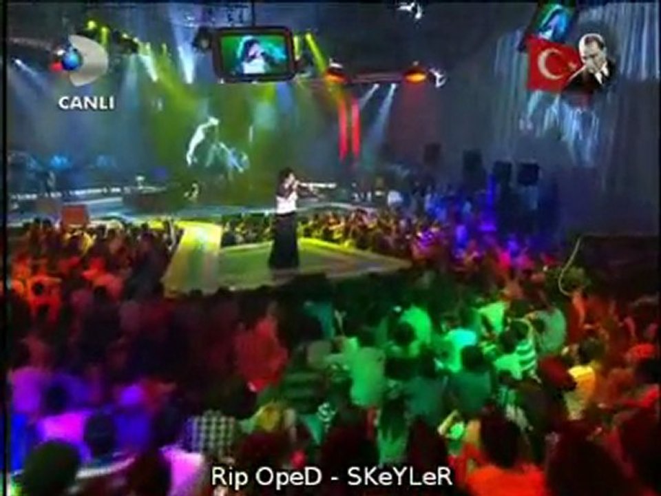 Işın Karaca - Dert Bende Derman Sende [Beyaz Show - Canlı ]