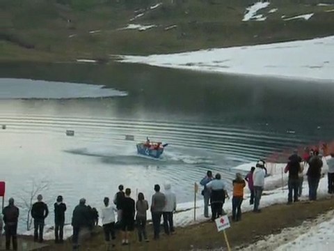 video defi foly de water slide 25 avril 2010 ; La Clusaz