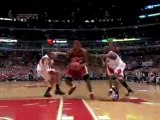 LeBron James splits the Bulls defense and finishes strong wi
