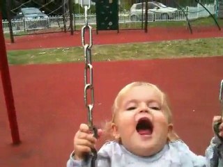 Avril, balancoire le samedi matin avec papa....trop bien 2