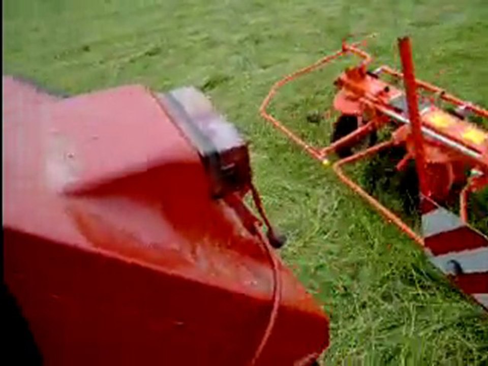 046  fonctionnement de la faneuse Kuhn 7702