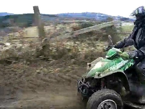 Un KXR 250 sa aime l'eau