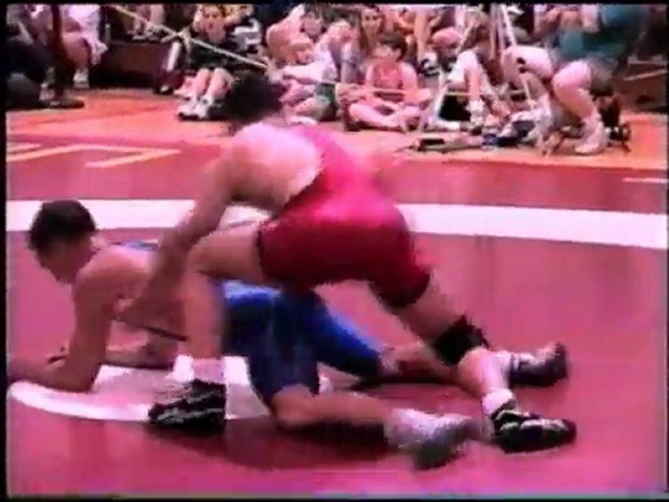 match de lutte libre entre militaires, wrestling bout