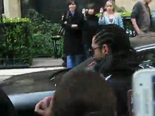 Bill & tom devant l ' hôtel - le 13 avril 2010 à Paris