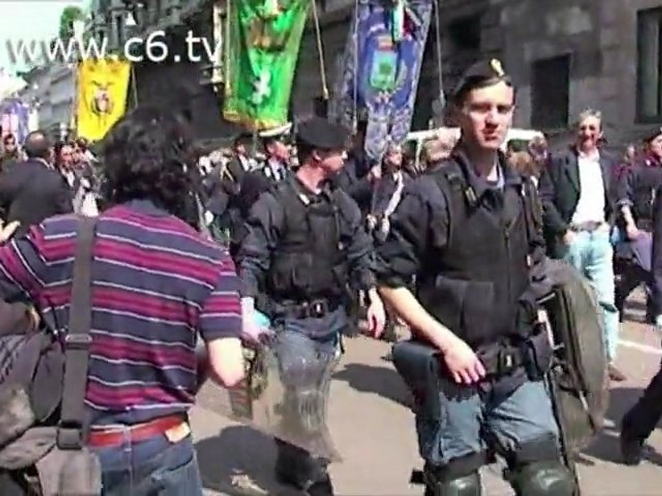 Festa della Liberazione a Milano: piazza Duomo gremita