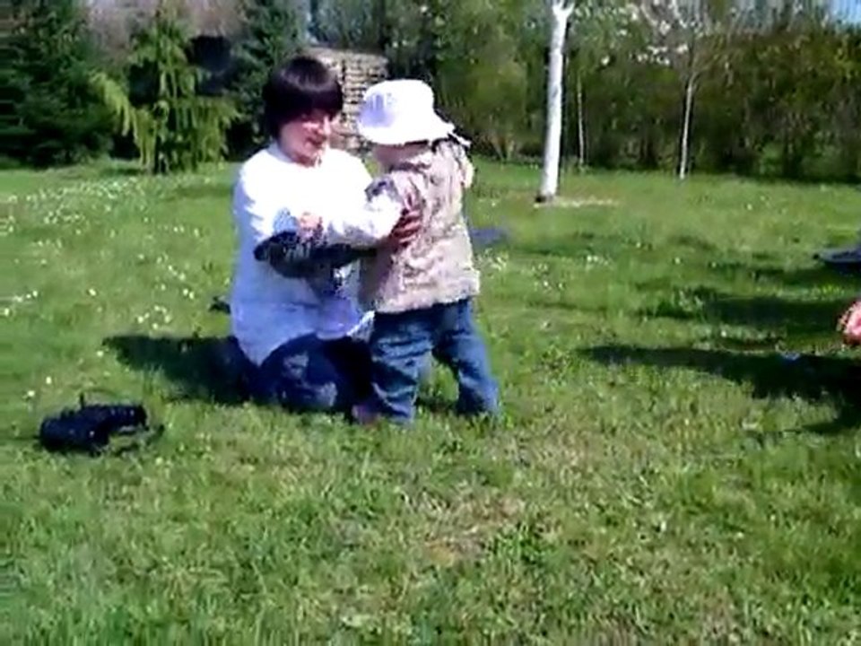 1ere Marche ! (1 mois après les 1ers pas)