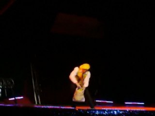 Cirque Biasini à noel.James fait du golf le 13-12-2009