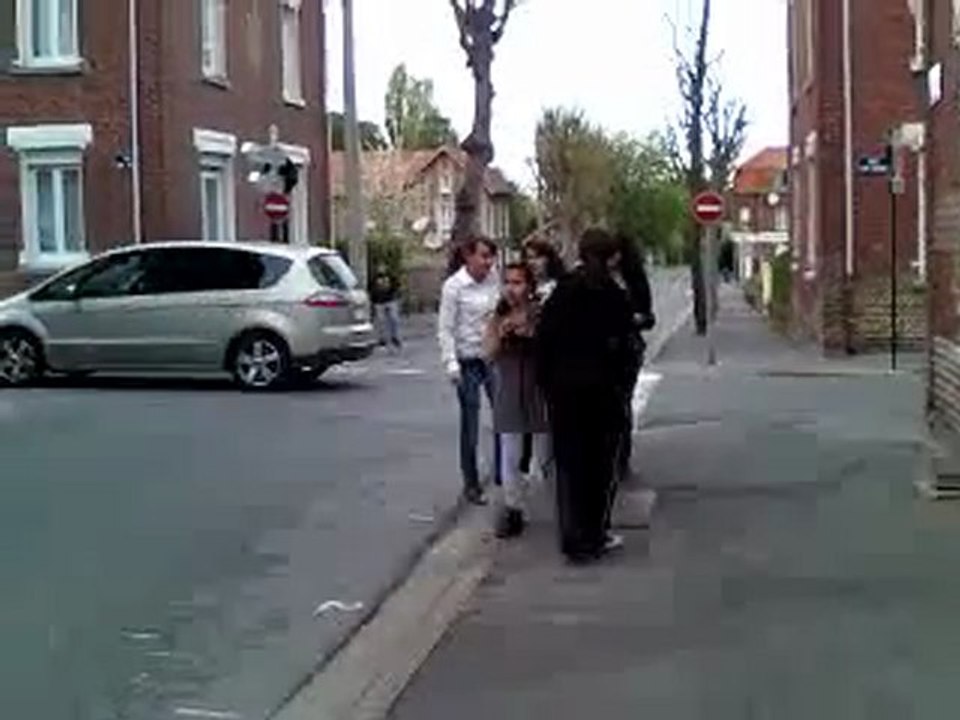 Sarah,Amel,Maïssane,Celia et Kenza  Mélange eau+Bout Baaaaaa