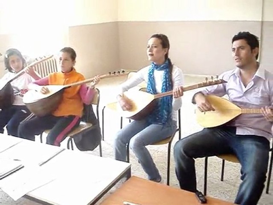 Ahmetli Halk Eğitimi Merkezi - Baglama Kursu