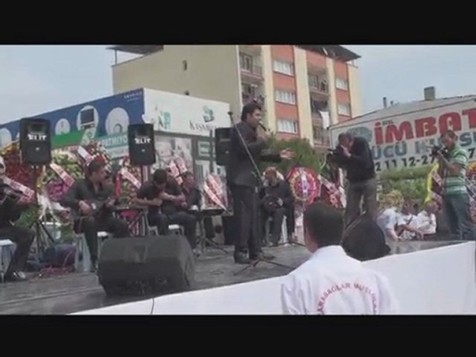 iBRAHİM GÜZELSES EŞARBINI YAN BAĞLAMA,MUŞ GECESİ