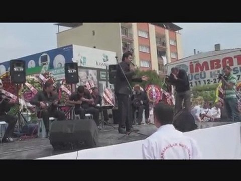 iBRAHİM GÜZELSES EŞARBINI YAN BAĞLAMA,MUŞ GECESİ