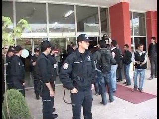 Kesk MYK üyeleri ile polis arasında tartışma