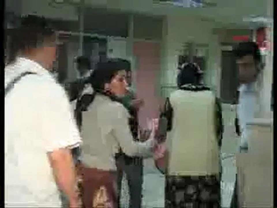 Okul bahçesinde bıcaklama