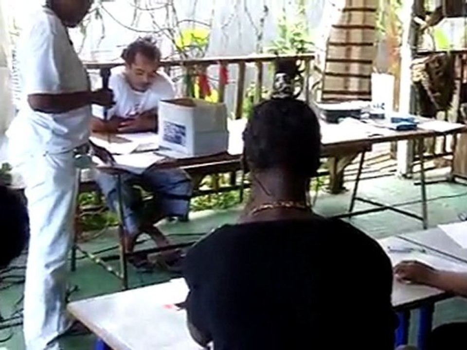 Dikté Kréyòl Akiyo