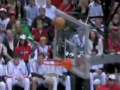 Carlos Delfino scores 22 points including six 3-pointers in