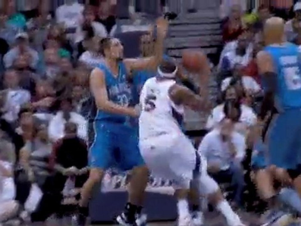 Dwight Howard blocks the Josh Smith shot attempt in the lane