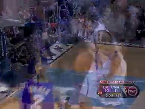 Deron Williams breaks down the defense and gets the layup in