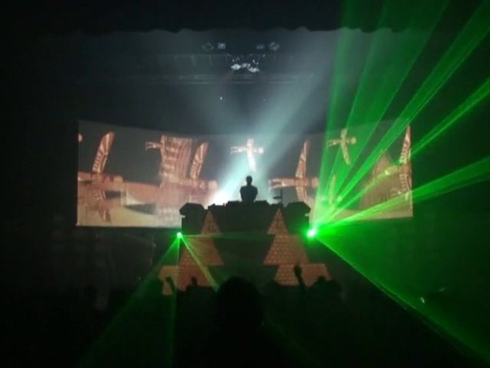 Teaser soirée Ladies N[i]ght by Factor[i] au Cargö 12.05.10