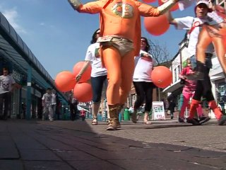 Grande-Bretagne: un "super-héros" et un "fou à lier" candidats aux élections