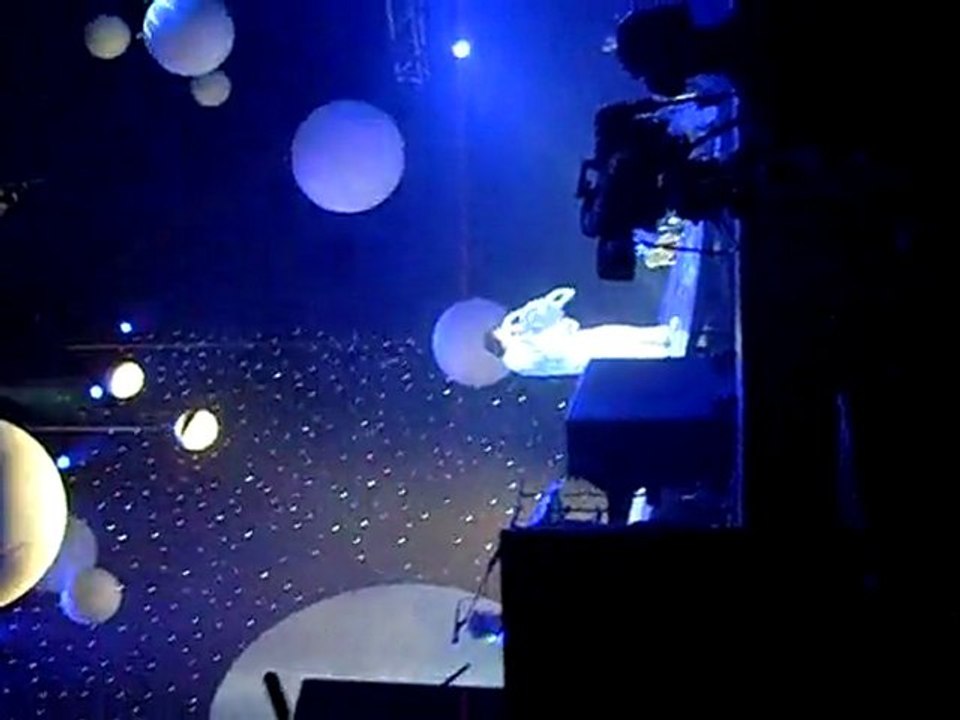 Arrivée sur scene de Mika - Lyon 24 Avril