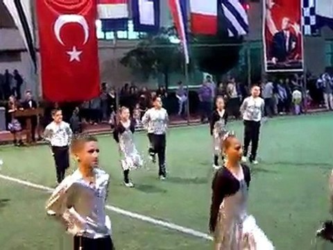 23 nisan TURGUTREİS İ.Ö.O 5A SINIFI modern dans GÖSTERİSİ