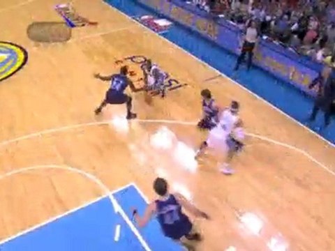 J.R. Smith finds a cutting Kenyon Martin, who slams it over