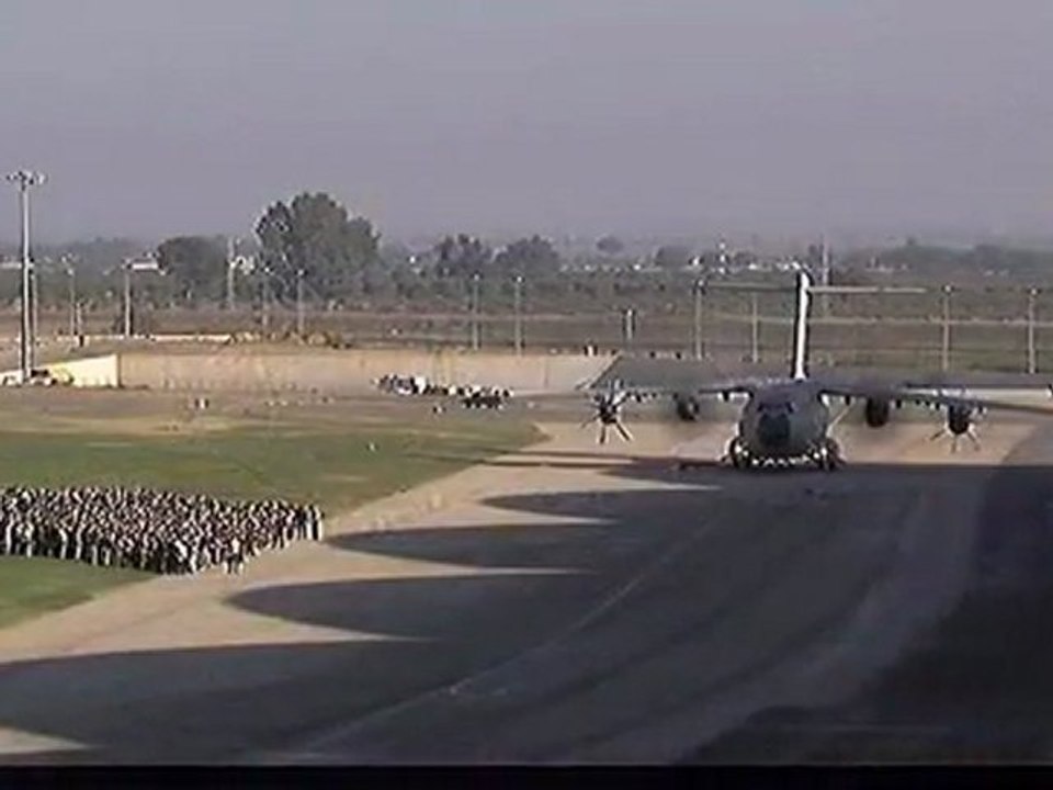 Les meilleurs moments du premier vol de l'A400M (MSN1)