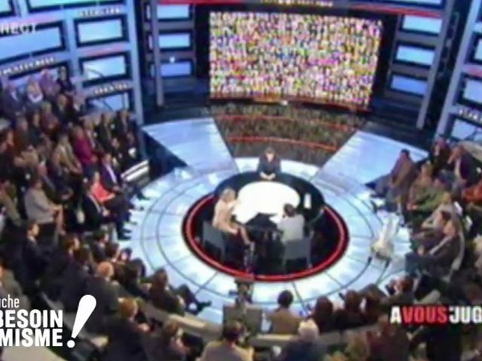 Manuel Valls débat avec François Baroin dans À vous de juger