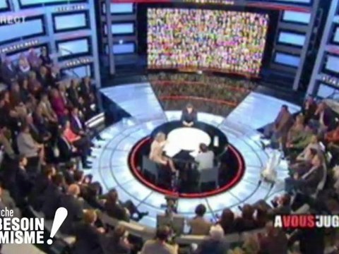 Manuel Valls débat avec François Baroin dans À vous de juger