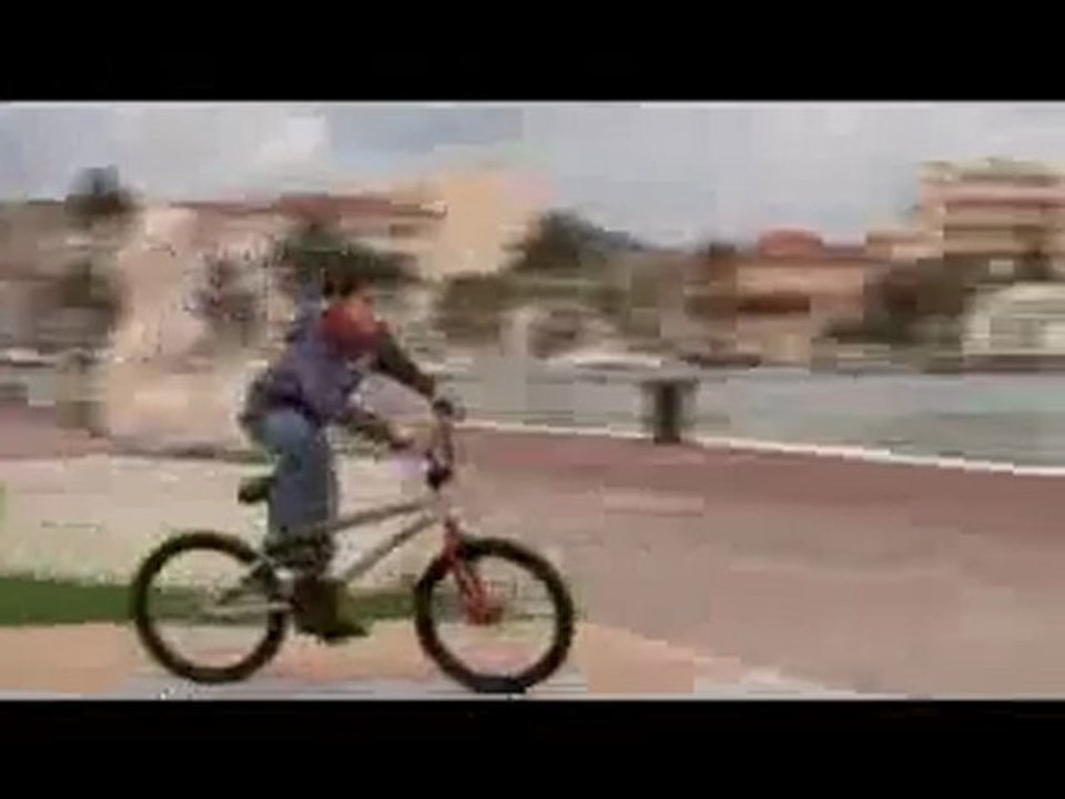 Avec quoi commencer le BMX en skate park? Le X-Up !