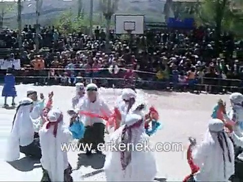 23 NISAN GOSTERISI HURRIYET ILKOGRETIM OKULU